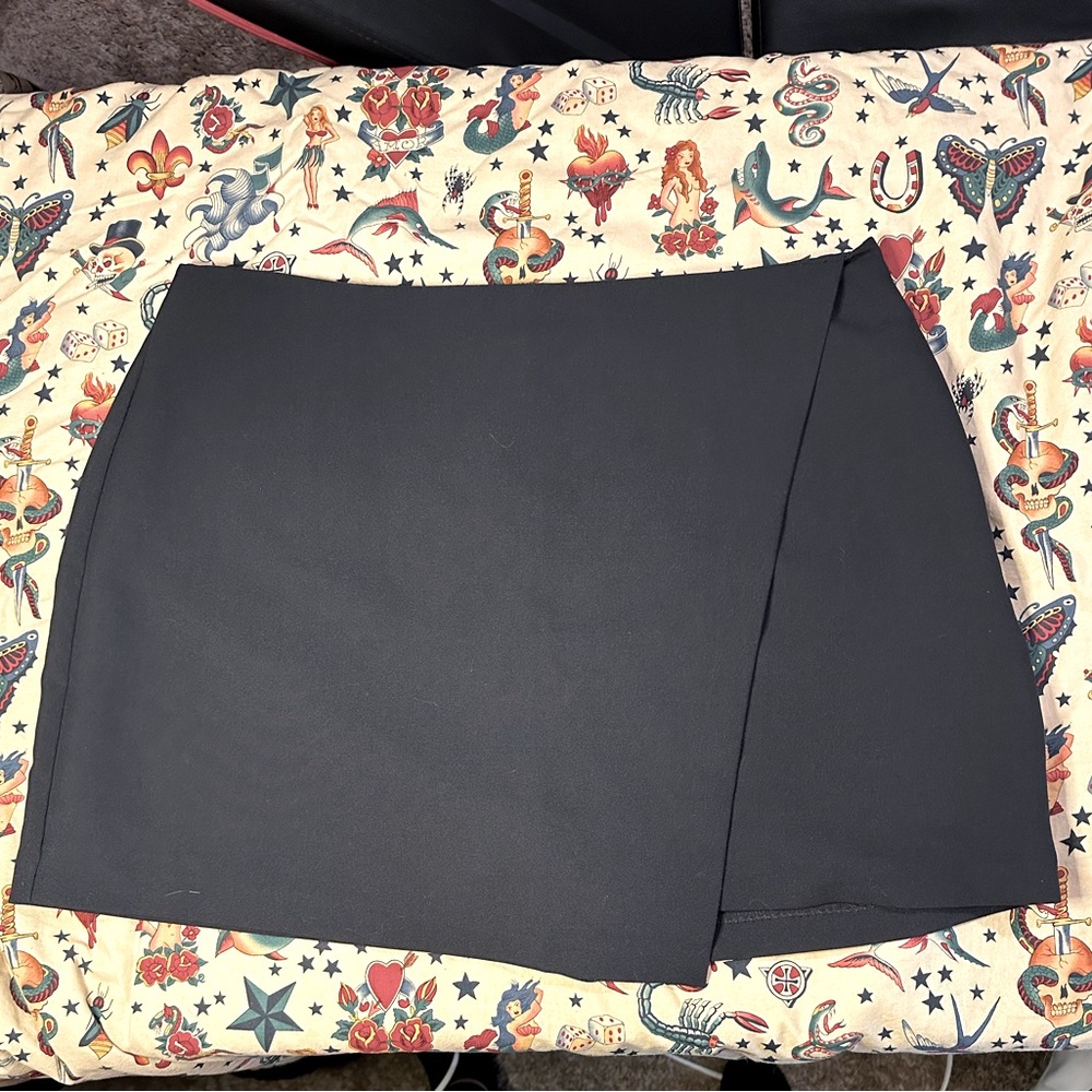 Abercrombie Scarlet Mini Skort